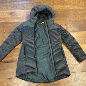 Lole Black and Gray Puffer Jacket with Quilted Design